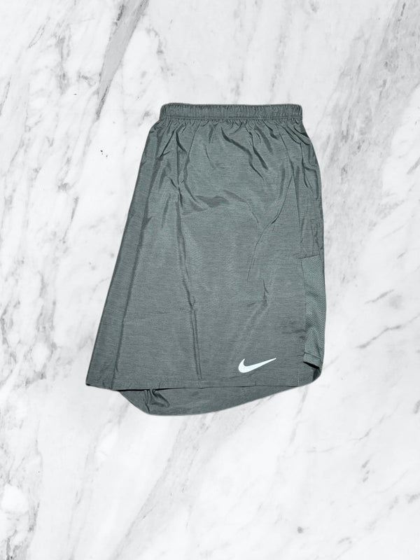 Nike Challenger Shorts 7” Grey